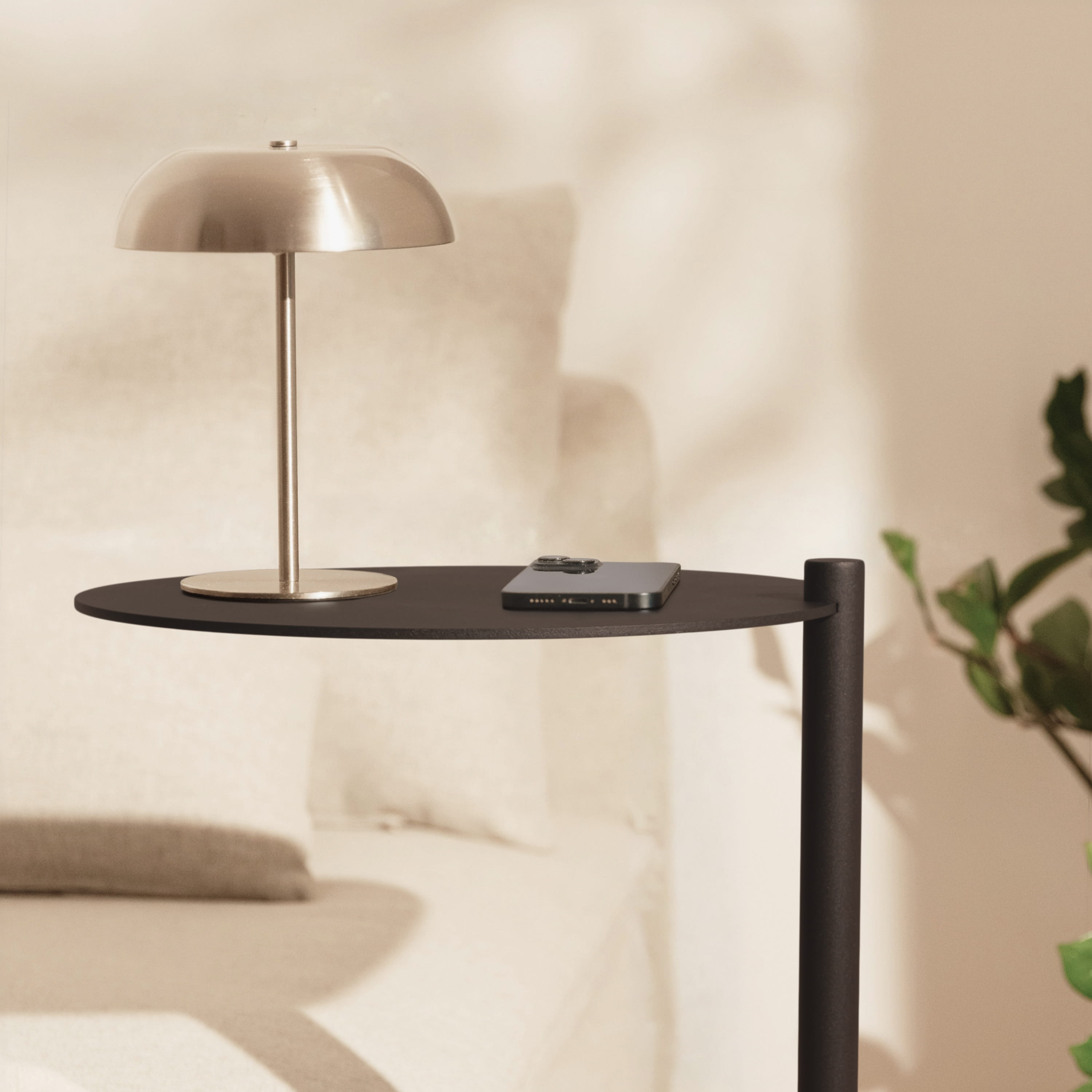 LUNA side table