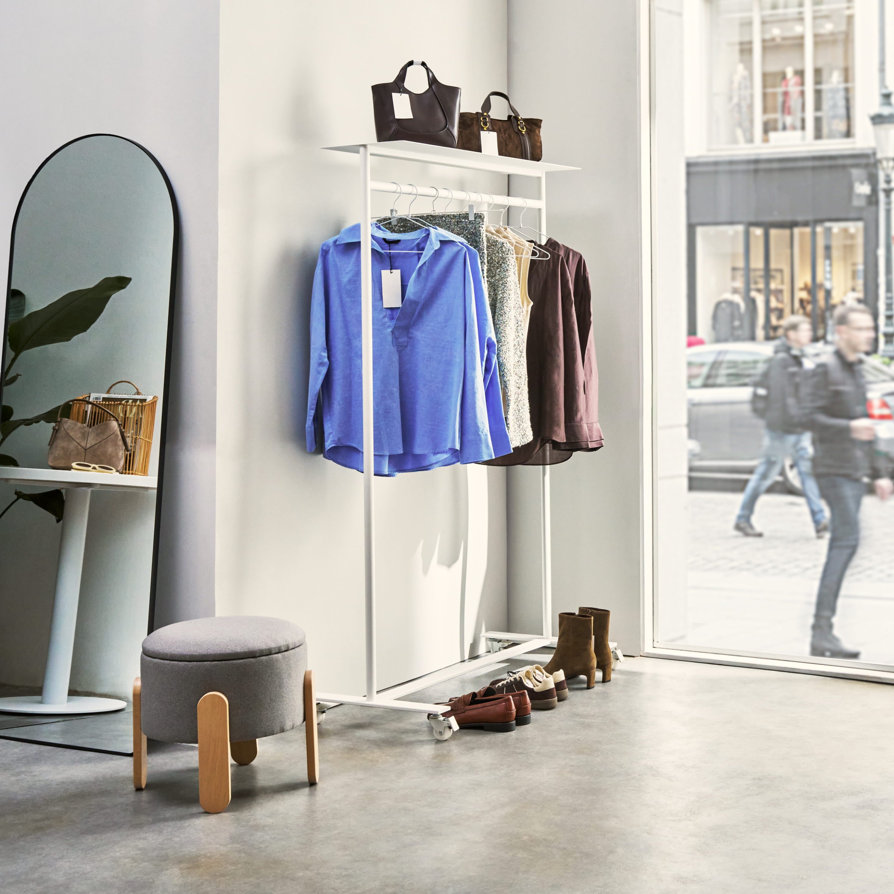 MOVE-RAHMEN clothes rack with shelf