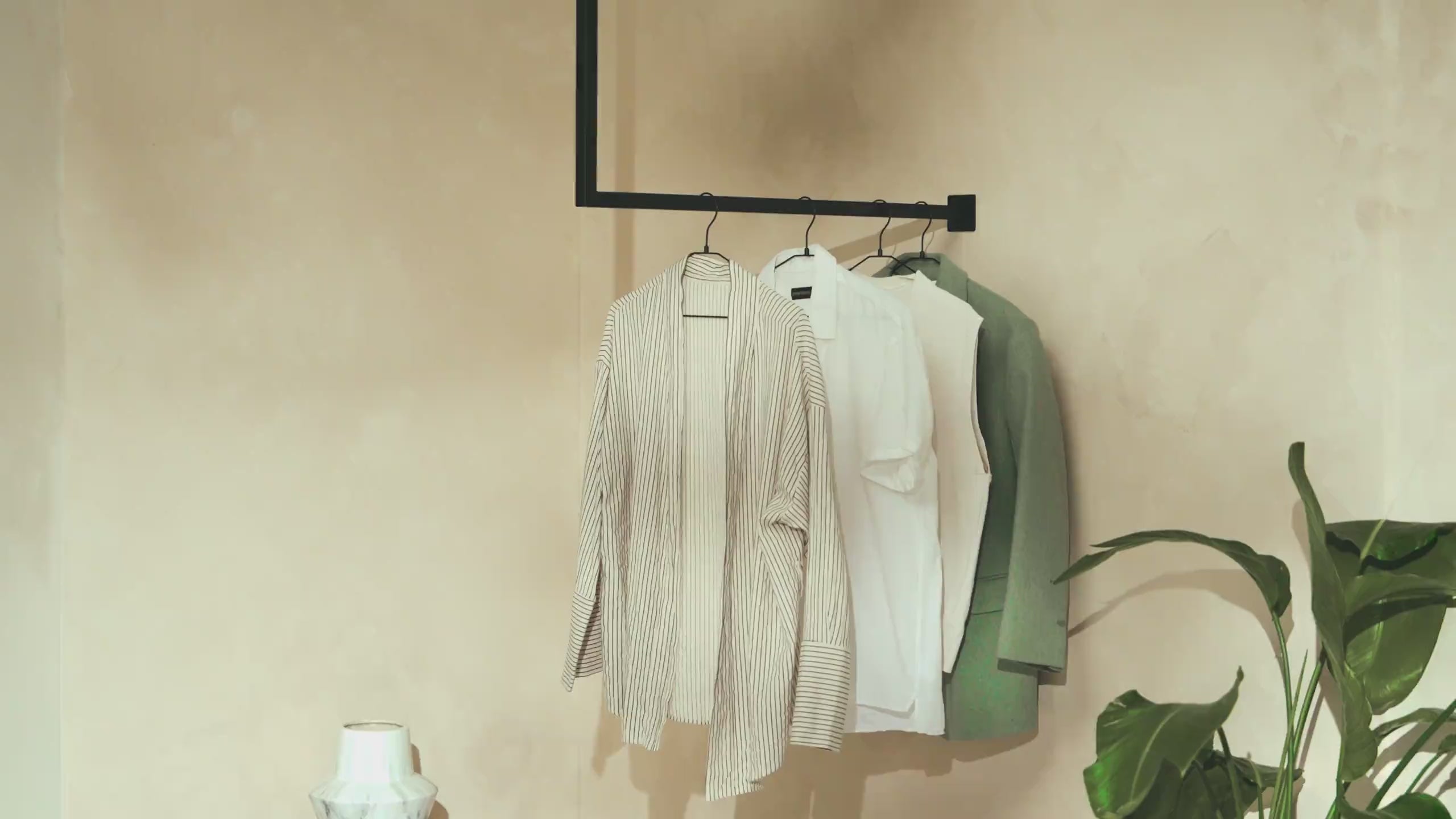 Carica il video: Vestiti ÜBERECK Soffitto